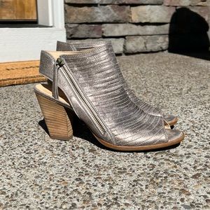 Paul Green Cayanne Peep Toe Sandal in Smoke Leather